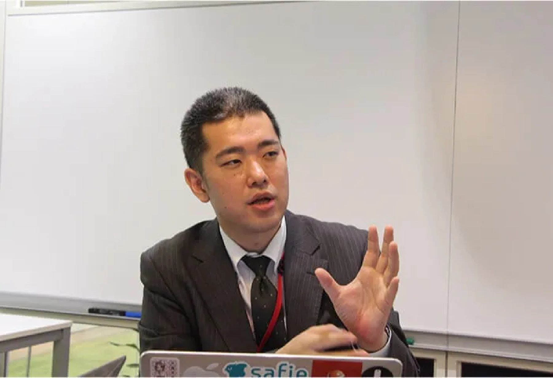 佐藤氏